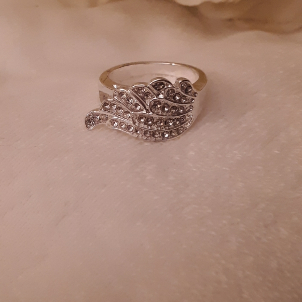 Detailed Intricate Silver Rhinestone Feather Ring - Picture 4 of 4